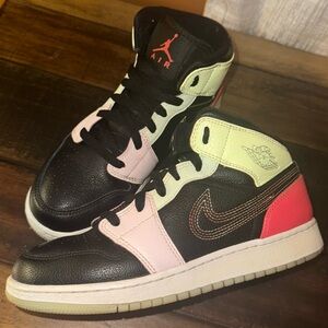 Nike Air Jordan 1‎ Mid